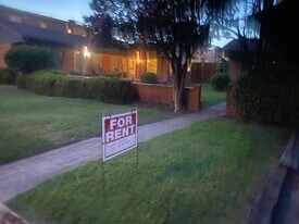 5603 Winton St, Unit Duplex in Dallas, TX - Building Photo