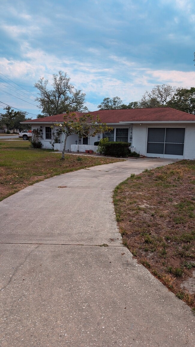 8408 Keesler St in Spring Hill, FL - Building Photo - Building Photo