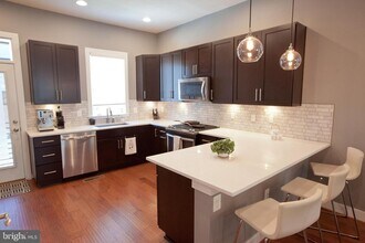 2103 Richmond Hwy in Alexandria, VA - Building Photo - Building Photo