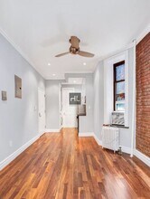 Barrow Street in New York, NY - Foto de edificio - Building Photo