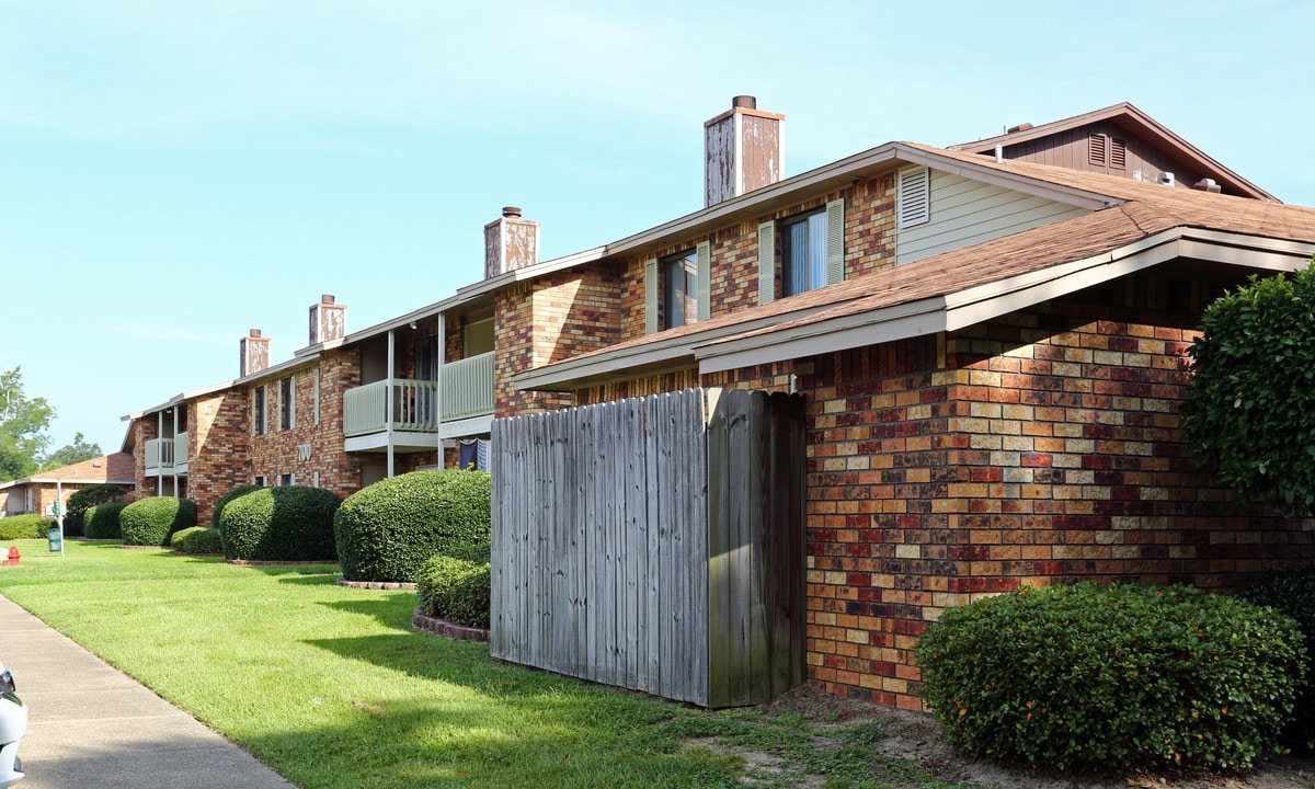 Briarwood Condominiums in Pensacola, FL - Foto de edificio