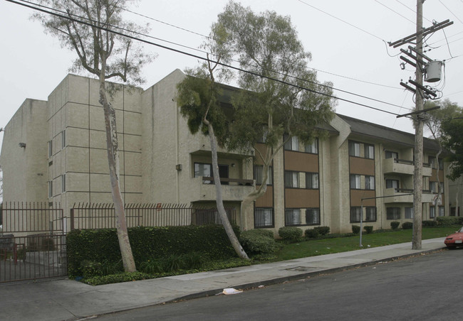 Robert Farrell Manor & Western Gardens in Los Angeles, CA - Building Photo - Building Photo