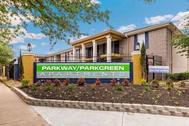 Parkway And Parkgreen On Bellaire in Houston, TX - Foto de edificio - Building Photo