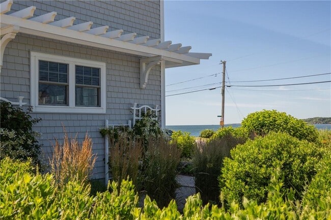 292 High Hill Rd in Tiverton, RI - Building Photo - Building Photo