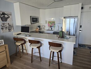 2140 Kuhio Ave. in Honolulu, HI - Building Photo - Building Photo