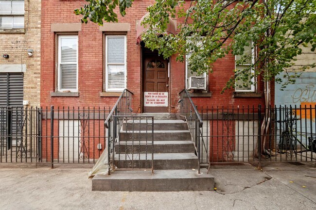 207 15th St in Jersey City, NJ - Building Photo - Building Photo