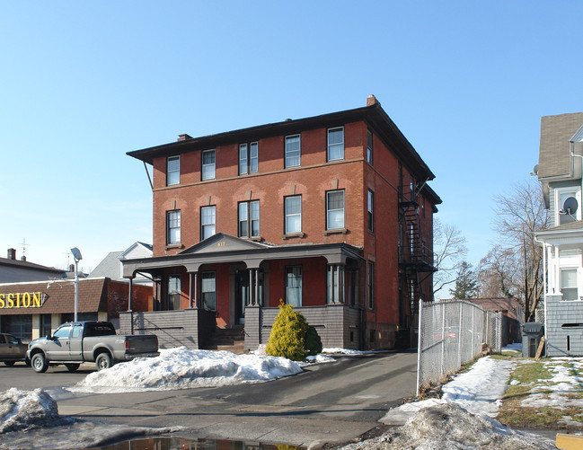 617 Wethersfield Ave in Hartford, CT - Foto de edificio - Building Photo