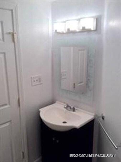 10 Homer St in Brookline, MA - Building Photo - Building Photo