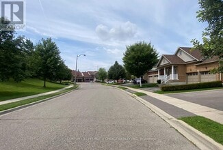 21 Trailside Walk in Brampton, ON - Building Photo - Building Photo