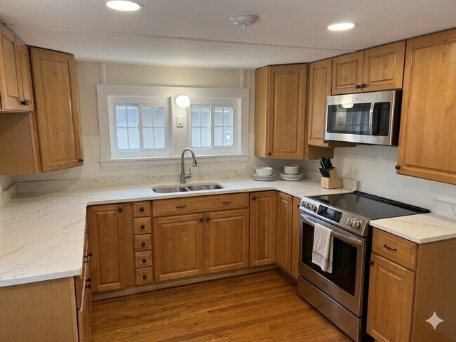 235 Main St, Unit 235C in Durham, CT - Foto de edificio - Building Photo