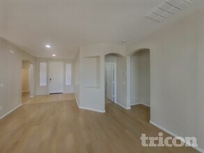 6624 S 45th Glen in Phoenix, AZ - Foto de edificio - Building Photo