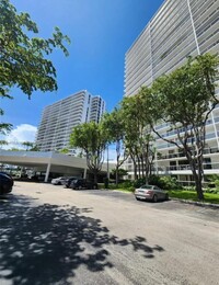 3701 N Country Club Dr, Unit PH-08 in Aventura, FL - Building Photo - Building Photo