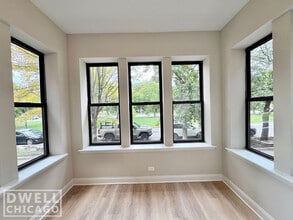 2315 N Kedzie Blvd, Unit 2323-1 in Chicago, IL - Building Photo - Building Photo