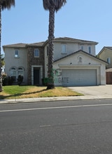 985 W Alameda St in Manteca, CA - Building Photo - Building Photo