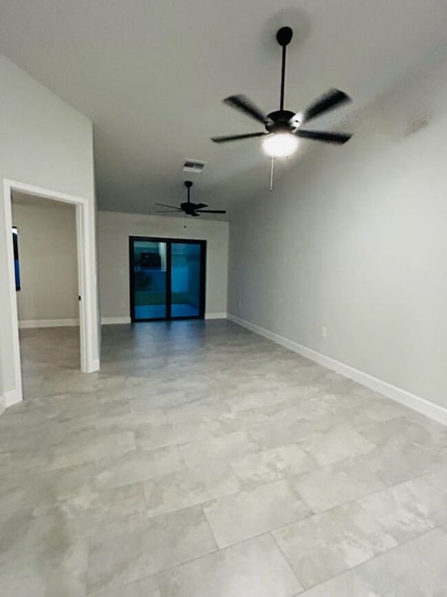 4608-4610 SW 8th Ct in Cape Coral, FL - Foto de edificio - Building Photo