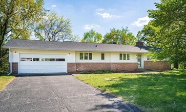 83 Crystal View Cir in Burnsville, MN - Building Photo - Building Photo