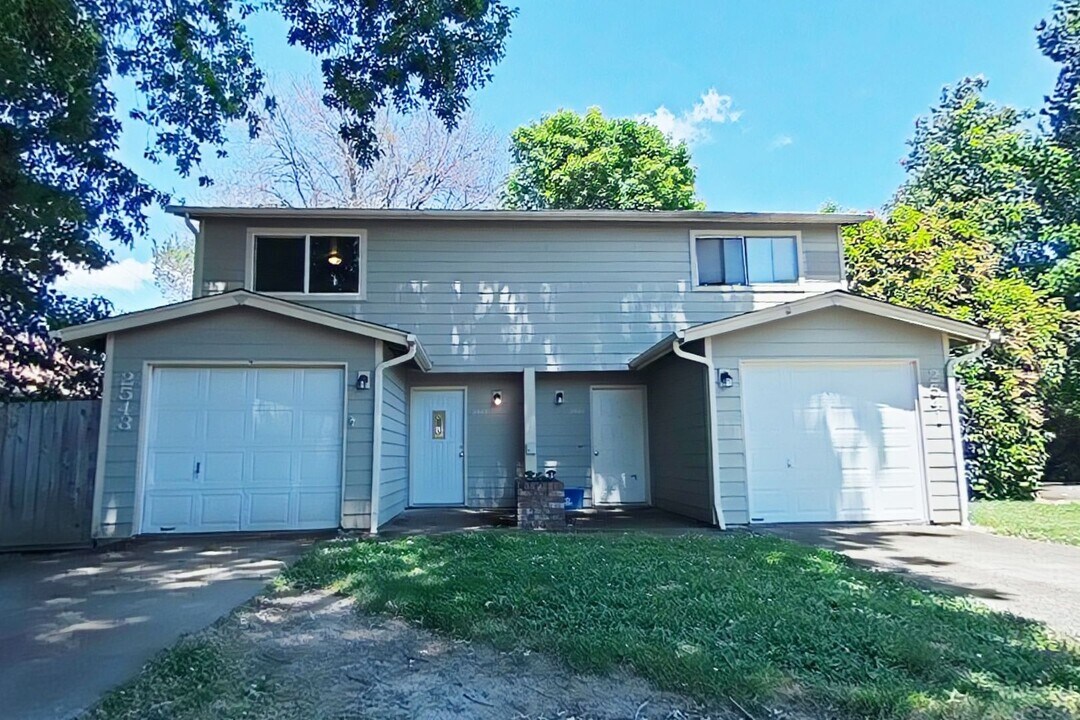 2541 NW Grant Ave-Unit -2543 NW Grant in Corvallis, OR - Building Photo
