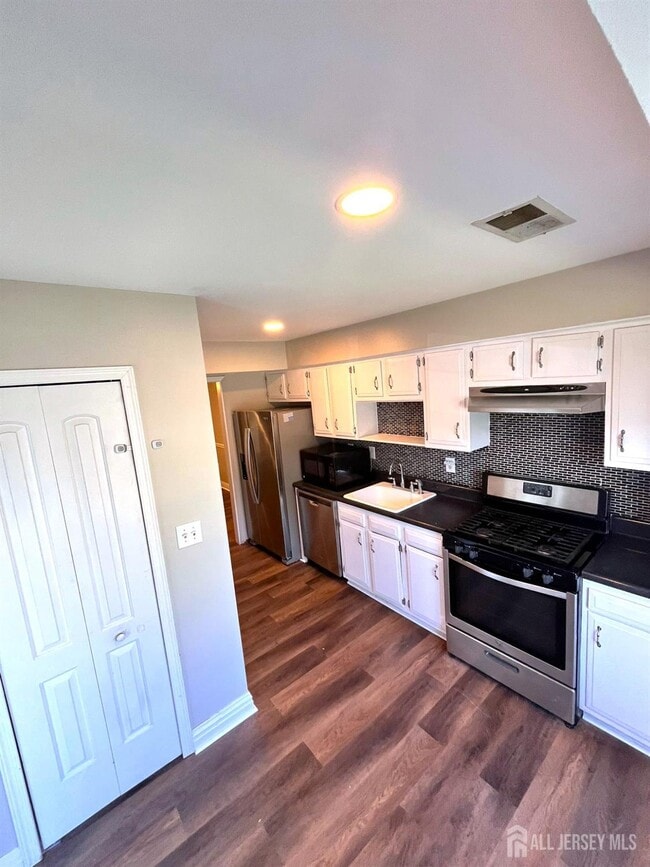 property at 10 Cosgrove Ct