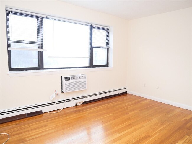 1029 Commonwealth Ave, Unit 2 in Boston, MA - Building Photo - Building Photo