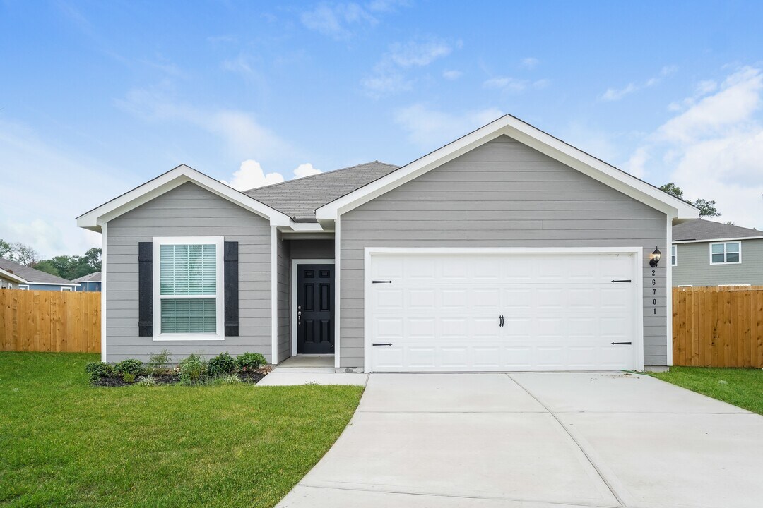 26701 Frost Dr in Magnolia, TX - Building Photo