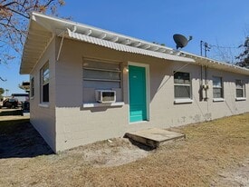 1341 Winnifred St in Orlando, FL - Building Photo