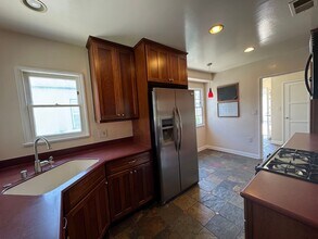 8111 Yorktown Ave in Los Angeles, CA - Building Photo - Building Photo