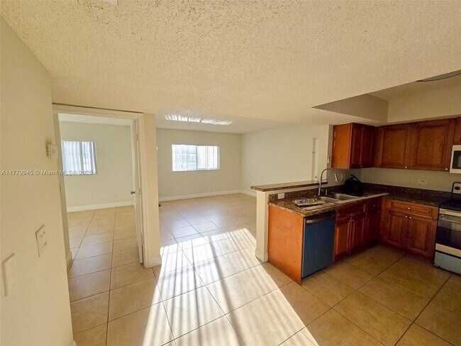 3690 N 56th Ave in Hollywood, FL - Foto de edificio - Building Photo