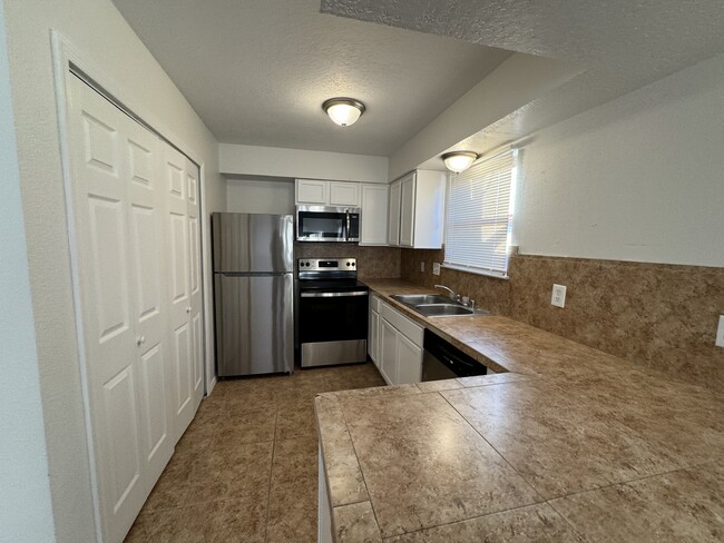 6005 Fortuna Rd NW in Albuquerque, NM - Building Photo - Building Photo