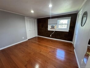 486 Silver St in West Babylon, NY - Building Photo - Building Photo