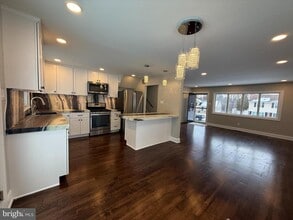 41 Dorset Dr in Broomall, PA - Foto de edificio - Building Photo