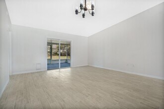 617 4th Ave N in Deltona, FL - Building Photo - Building Photo