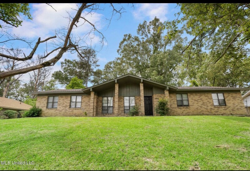 1512 Arlington St in Clinton, MS - Building Photo