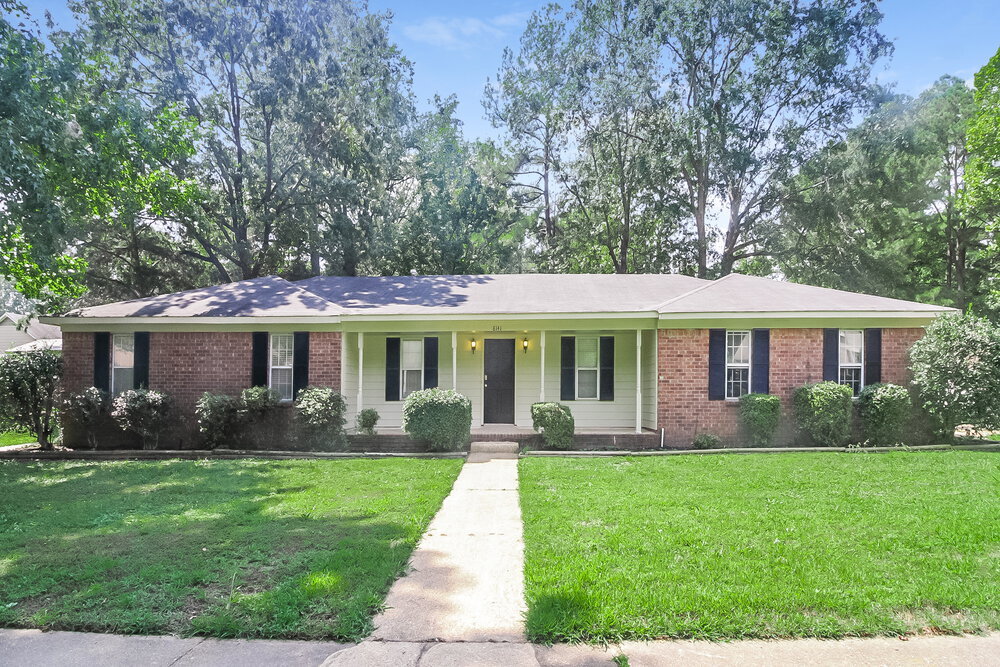 8141 Cairn Dr in Memphis, TN - Building Photo