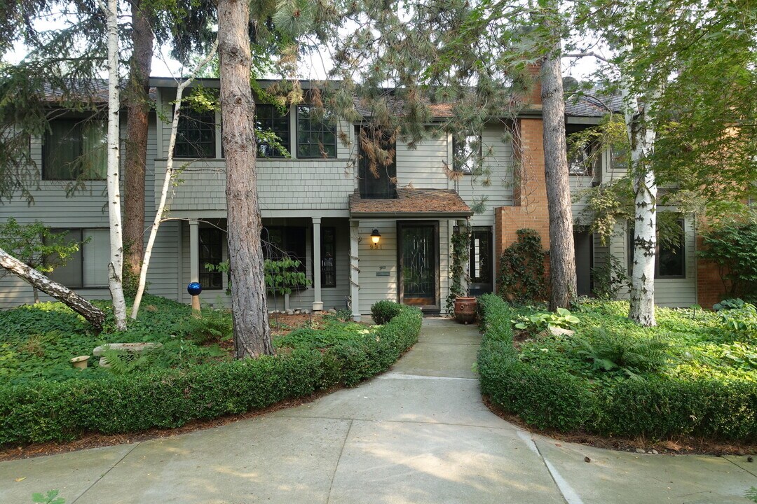 991 E Strawberry Ln in Boise, ID - Building Photo