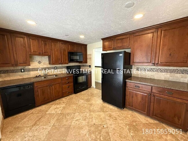 1102 E Sego Lily Dr in Sandy, UT - Building Photo - Building Photo
