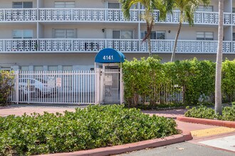 Excelsior Condominium in Miami, FL - Foto de edificio - Building Photo