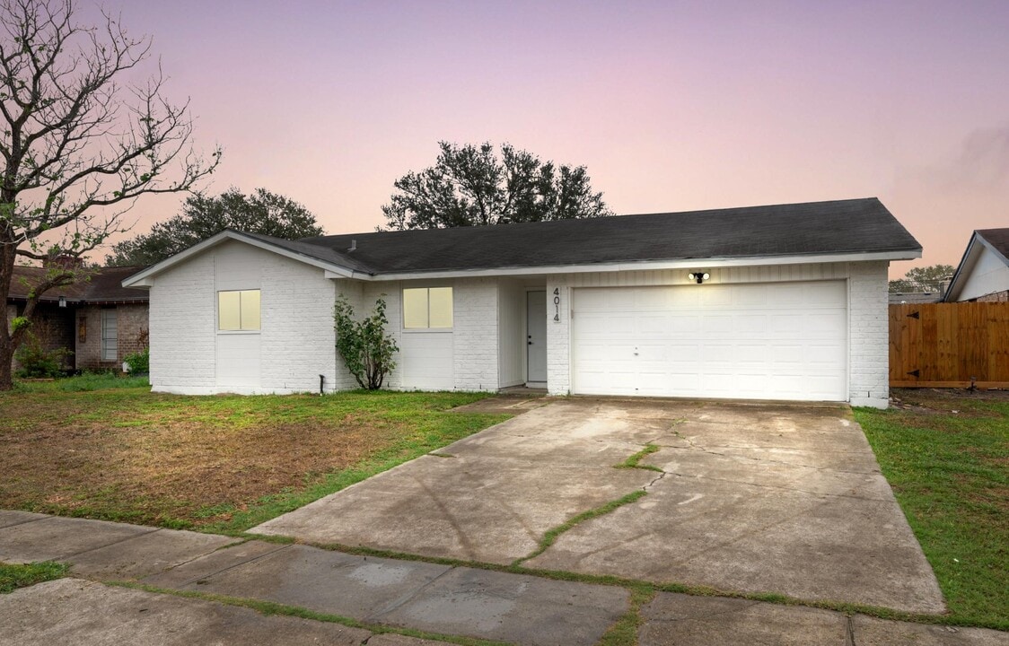 4014 Richwood Cir in Corpus Christi, TX - Foto de edificio
