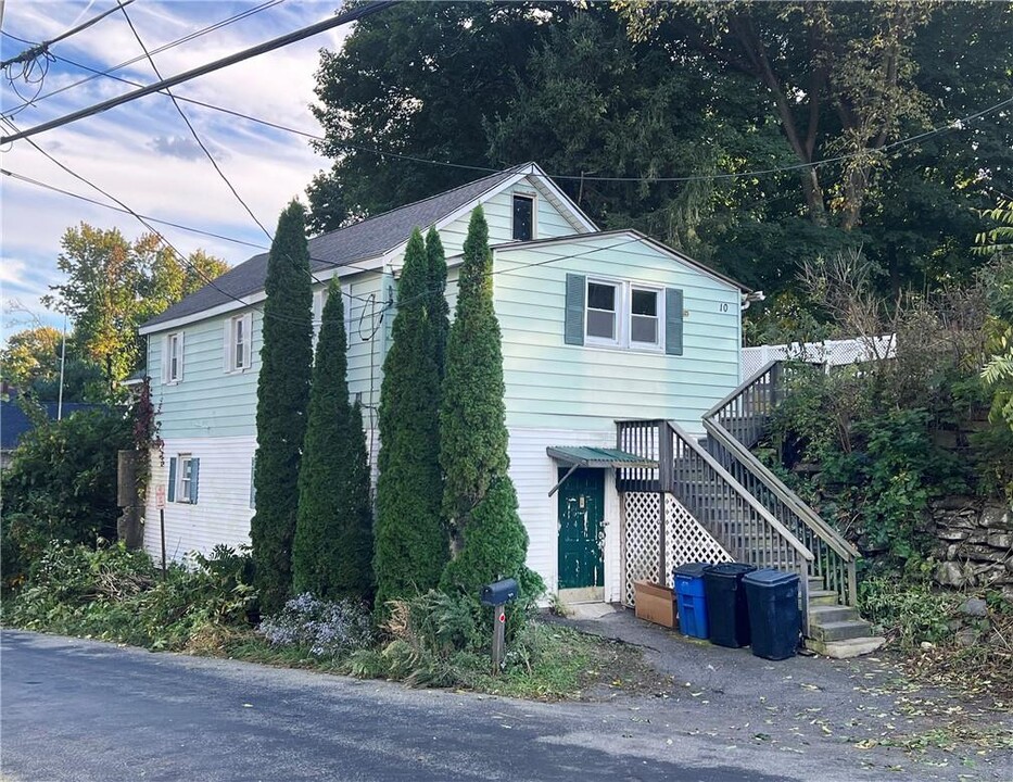 10 Maple Ave in Harriman, NY - Building Photo