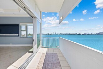 7545 E Treasure Dr, Unit 10 in North Bay Village, FL - Foto de edificio - Building Photo