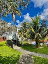 1725 W 60th St in Hialeah, FL - Building Photo - Building Photo