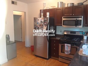 86 Fellsway W, Unit 3 in Somerville, MA - Building Photo - Building Photo