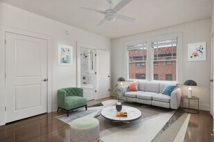 Highland Oaks in Atlanta, GA - Building Photo