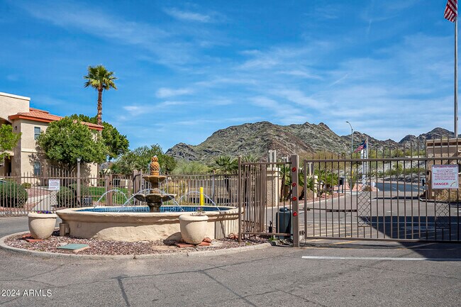 10410 Cave Creek Rd, Unit 2232 in Phoenix, AZ - Building Photo - Building Photo