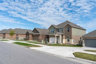 913 Legends Ln in Georgetown, TX - Foto de edificio - Building Photo