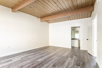 516 N Westmoreland Ave in Los Angeles, CA - Building Photo - Building Photo