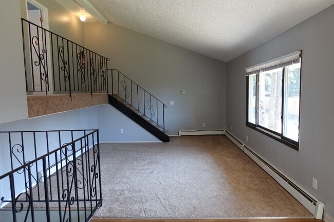 248 Zappa Pl in Anchorage, AK - Building Photo - Building Photo