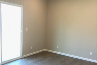 14215 Polk St, Unit 4 in Los Angeles, CA - Building Photo - Building Photo