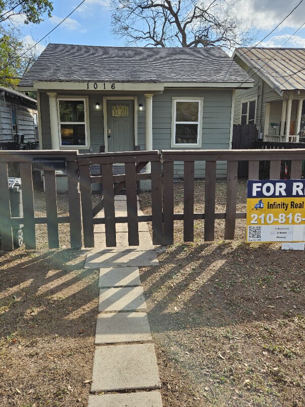 1016 Center St in San Antonio, TX - Building Photo - Building Photo