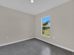 1110 NW 18th Ave in Cape Coral, FL - Building Photo - Building Photo