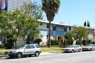 3835 W 7th St in Los Angeles, CA - Building Photo - Building Photo